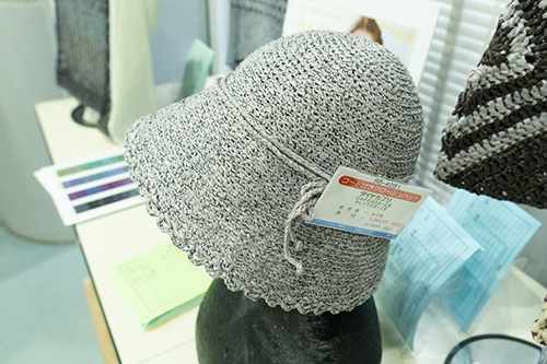コード付きクロッシュハット｜編み物キット | 毛糸のプロショップ